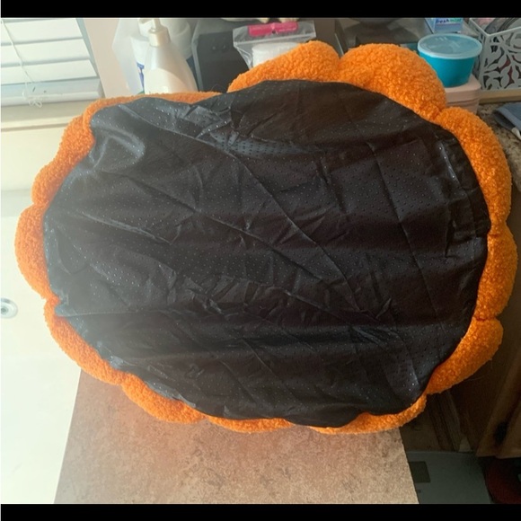 Cozy Halloween Pumpkin Pet Bed Plush, Thickened Warmth For Cats & Small Dogs - Picture 10 of 12